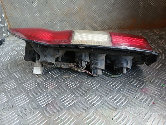 bontott TOYOTA HIACE Bal Hátsó Lámpa