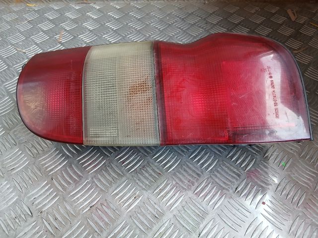bontott TOYOTA HIACE Bal Hátsó Lámpa