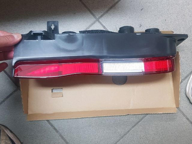 bontott TOYOTA HIACE Bal Hátsó Lámpa