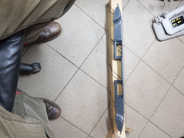 bontott TOYOTA HIACE Csomagtérajtó Díszléc