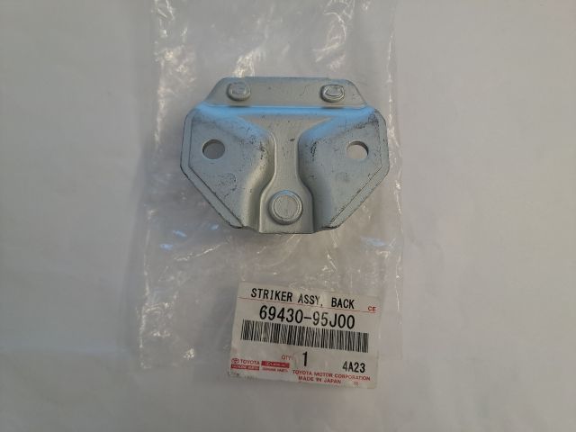 bontott TOYOTA HIACE Csomagtérajtó Ütköző