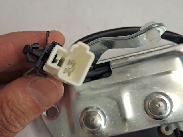 bontott TOYOTA HIACE Csomagtérajtó Zárszerkezet