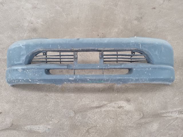 bontott TOYOTA HIACE Első Lökhárító (Üresen)