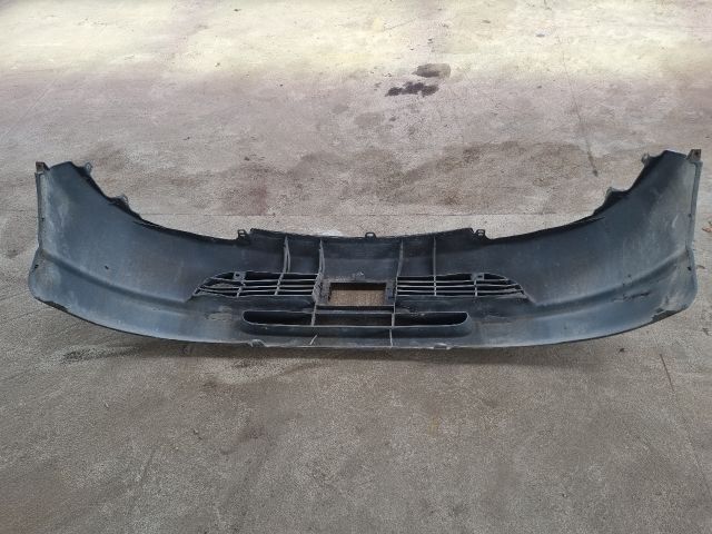 bontott TOYOTA HIACE Első Lökhárító (Üresen)