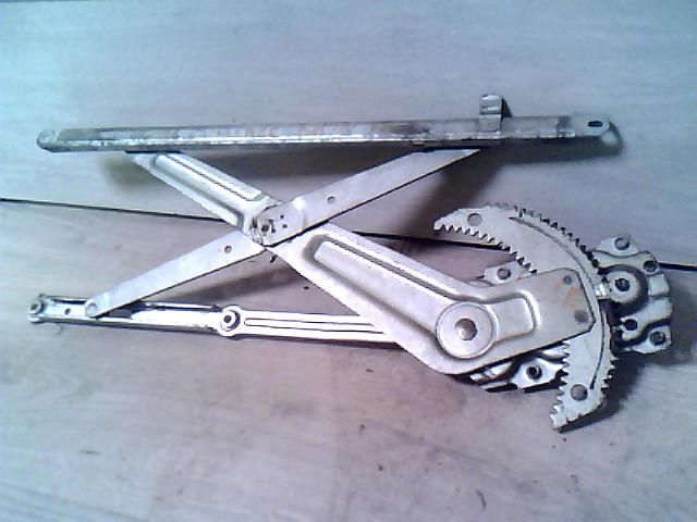 bontott TOYOTA HIACE Jobb első Ablakemelő Szerkezet (Mechanikus)