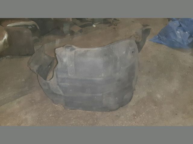 bontott TOYOTA HIACE Jobb első Első Dobbetét (Kerékjárati, Műanyag)