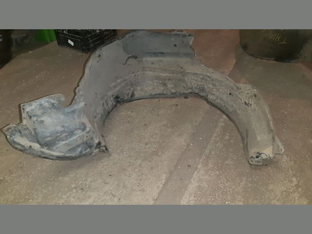 bontott TOYOTA HIACE Jobb első Első Dobbetét (Kerékjárati, Műanyag)