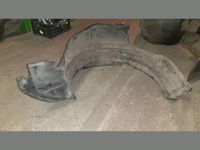 bontott TOYOTA HIACE Jobb első Első Dobbetét (Kerékjárati, Műanyag)