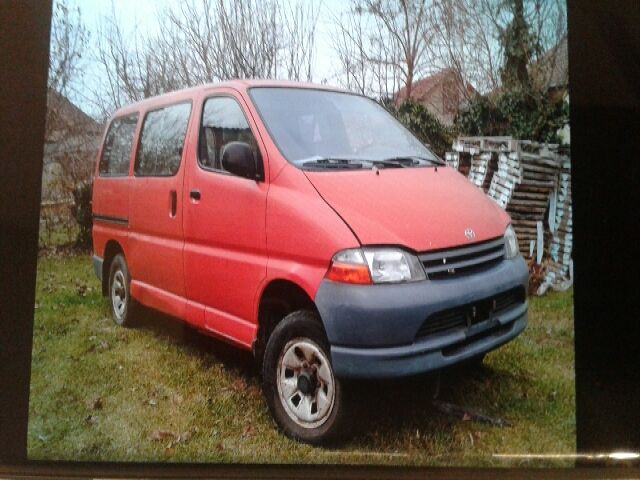 bontott TOYOTA HIACE Jobb első Sárvédő