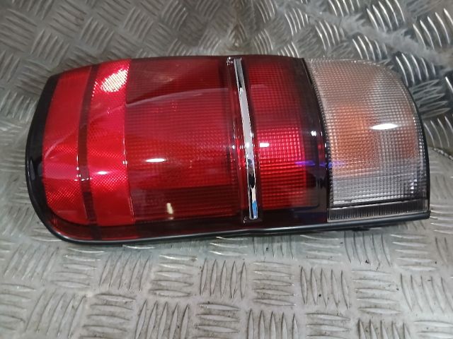 bontott TOYOTA HIACE Jobb Hátsó Lámpa