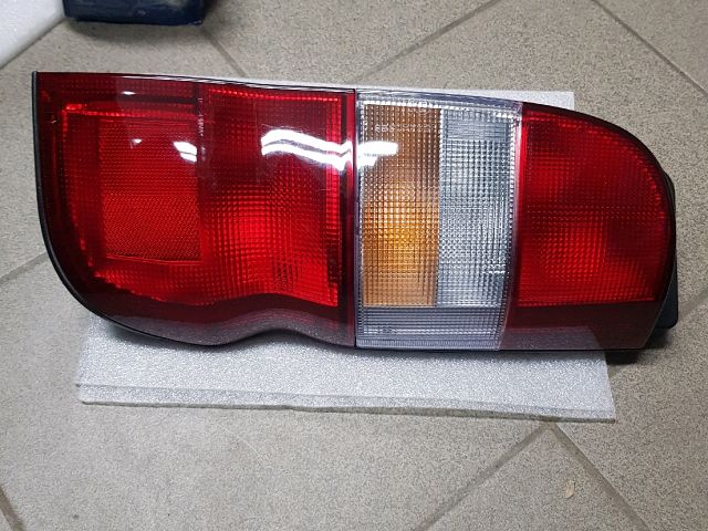 bontott TOYOTA HIACE Jobb Hátsó Lámpa