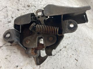 bontott TOYOTA HIACE Motorháztető Zárszerkezet