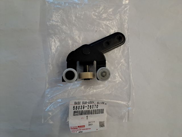 bontott TOYOTA HIACE Tolóajtó Sín Görgő