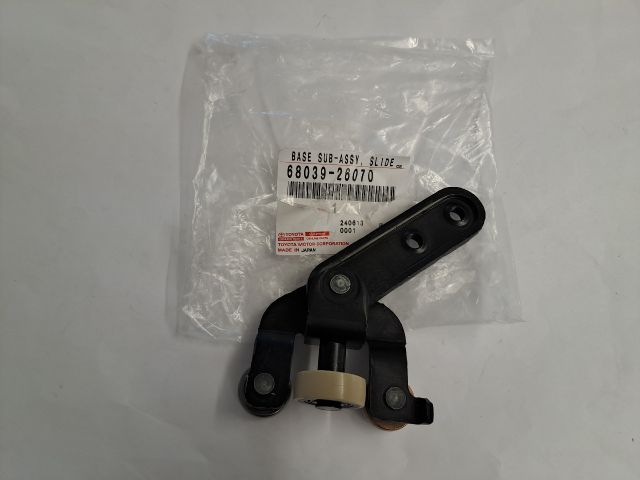 bontott TOYOTA HIACE Tolóajtó Sín Görgő