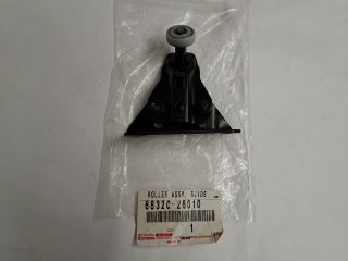 bontott TOYOTA HIACE Tolóajtó Sín Görgő