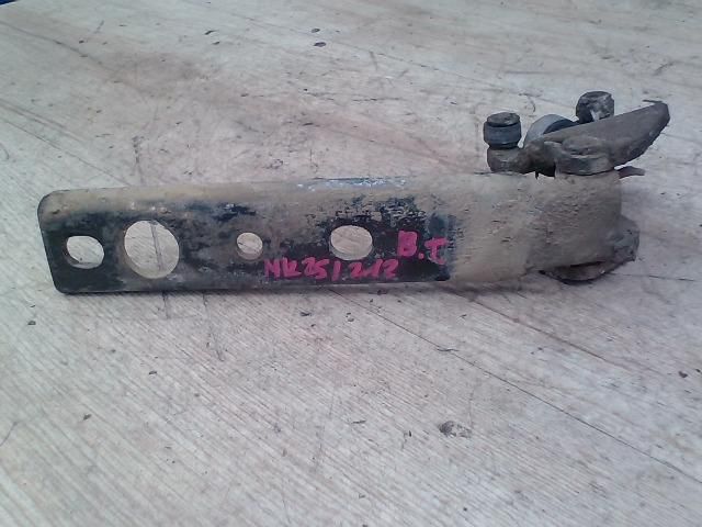 bontott TOYOTA HIACE Tolóajtó Sín Görgő