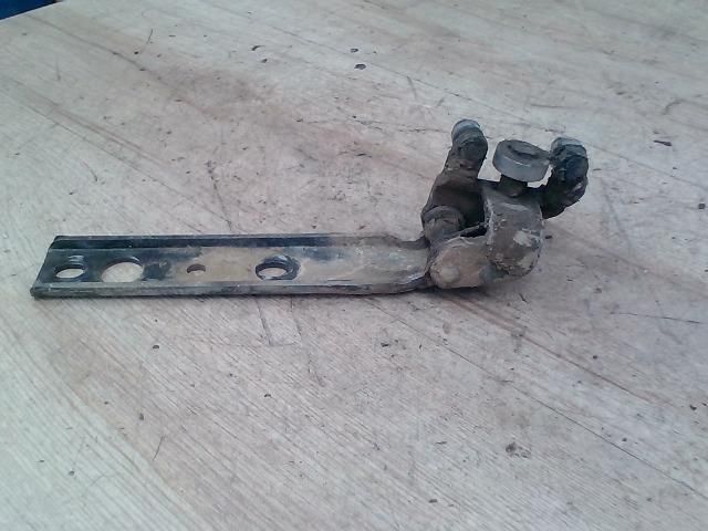 bontott TOYOTA HIACE Tolóajtó Sín Görgő