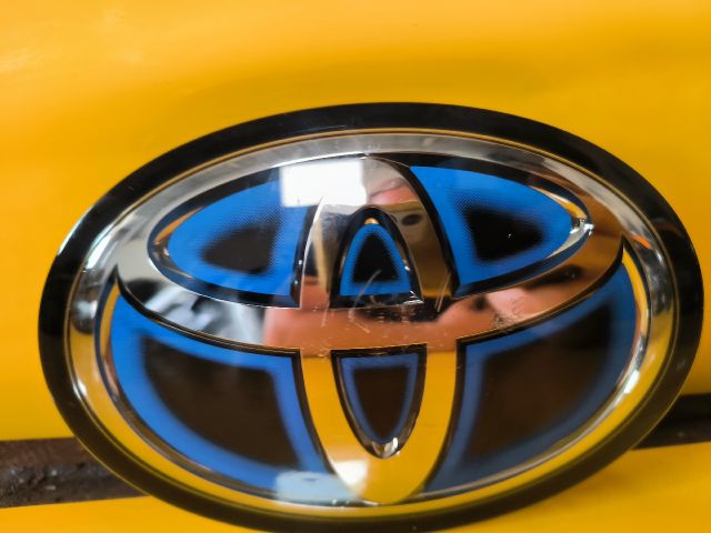 bontott TOYOTA HIGHLANDER Első Embléma