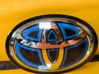 bontott TOYOTA HIGHLANDER Első Embléma