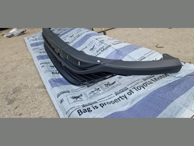 bontott TOYOTA HIGHLANDER Első Lökhárító Alsó (Műanyag)