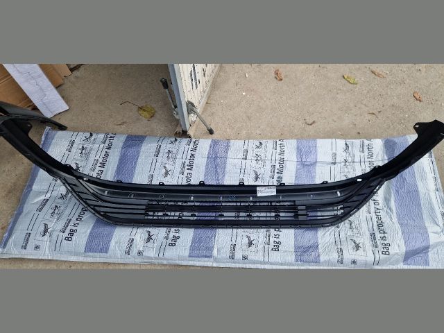 bontott TOYOTA HIGHLANDER Első Lökhárító Alsó (Műanyag)