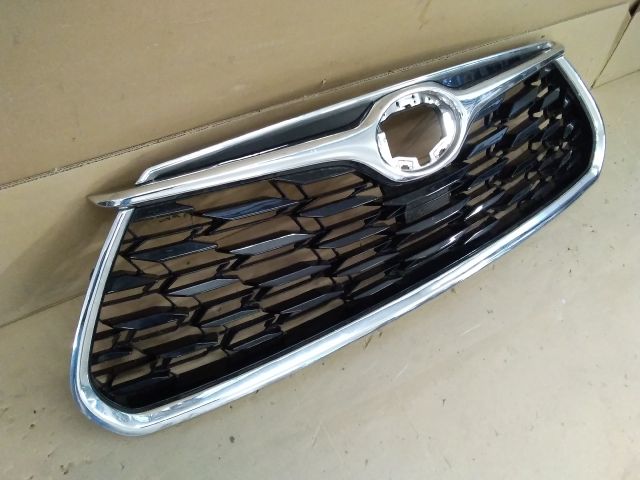 bontott TOYOTA HIGHLANDER Hűtőrács