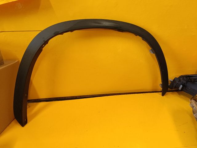 bontott TOYOTA HIGHLANDER Jobb első Sárvédő Díszléc