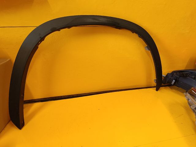 bontott TOYOTA HIGHLANDER Jobb első Sárvédő Díszléc