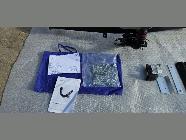 bontott TOYOTA HIGHLANDER Vonóhorog