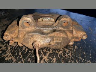 bontott TOYOTA HILUX Bal első Féknyereg Munkahengerrel