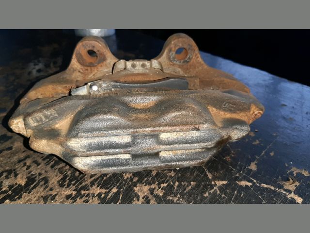 bontott TOYOTA HILUX Bal első Féknyereg Munkahengerrel