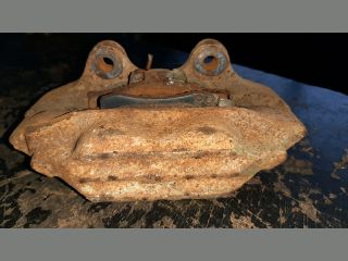 bontott TOYOTA HILUX Jobb első Féknyereg Munkahengerrel