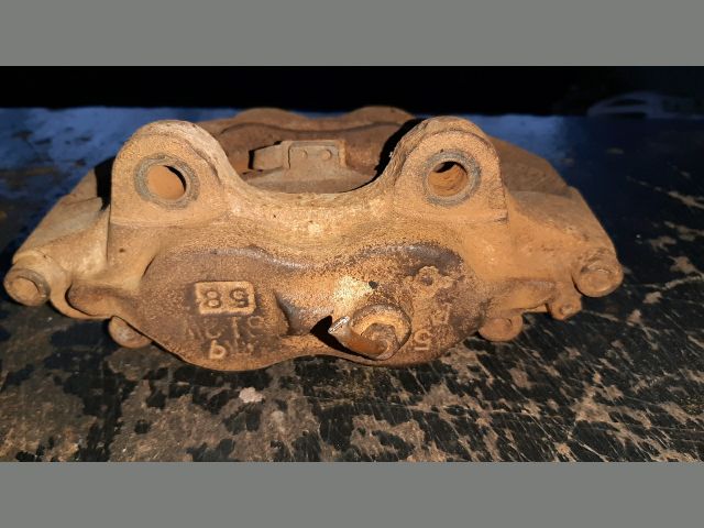 bontott TOYOTA HILUX Jobb első Féknyereg Munkahengerrel