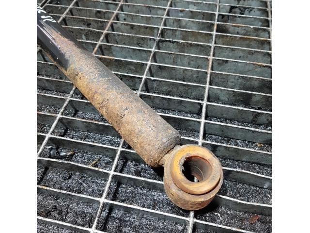 bontott TOYOTA HILUX Jobb hátsó Lengéscsillapító