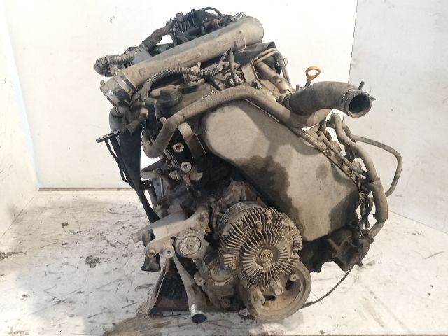 bontott TOYOTA HILUX Komplett Motor (Segédberendezésekkel)