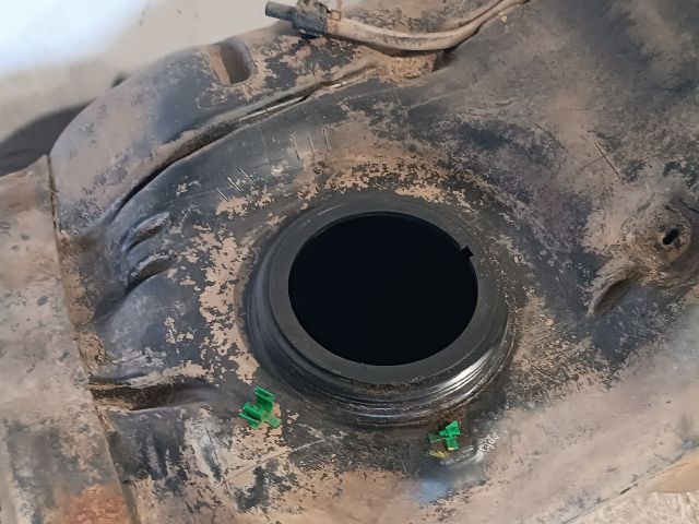 bontott TOYOTA HILUX Tank