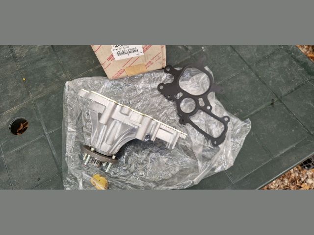 bontott TOYOTA HILUX Vízpumpa