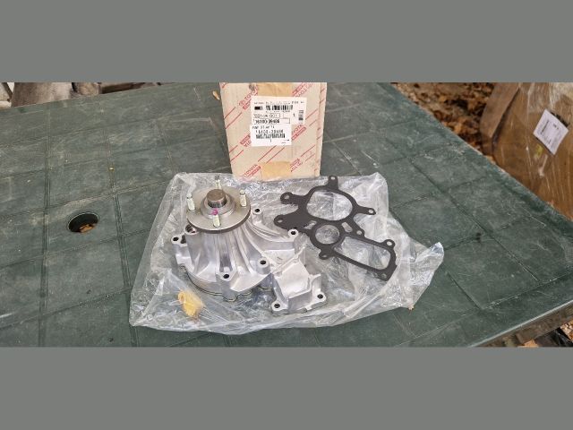 bontott TOYOTA HILUX Vízpumpa