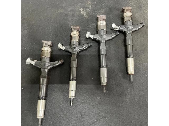 bontott TOYOTA HILUX Porlasztó (1 db)