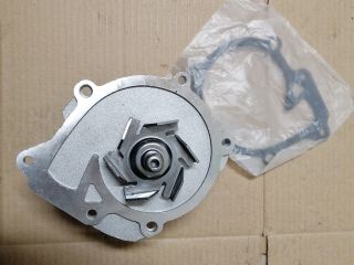 bontott TOYOTA HILUX Vízpumpa