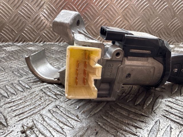 bontott TOYOTA HILUX Gyújtáskapcsoló Házzal