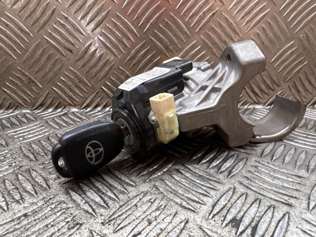 bontott TOYOTA HILUX Gyújtáskapcsoló Házzal