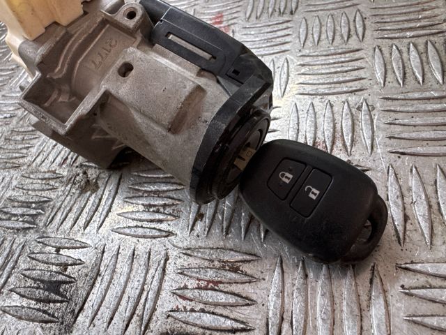 bontott TOYOTA HILUX Gyújtáskapcsoló Házzal