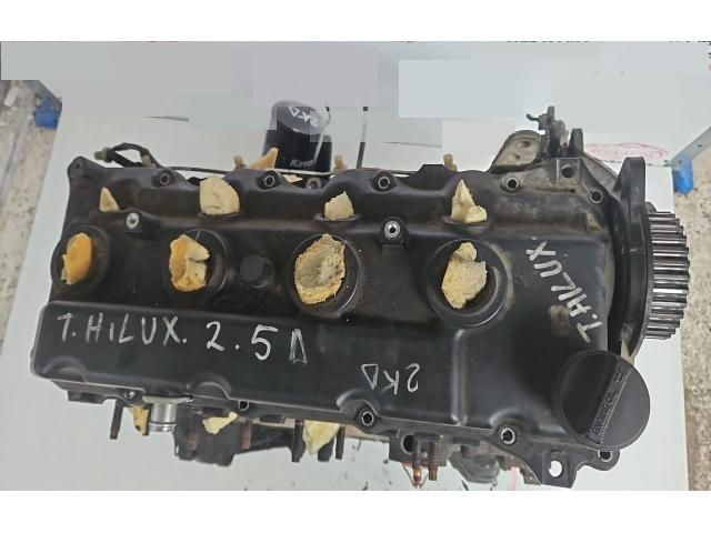 bontott TOYOTA HILUX Motor (Fűzött blokk hengerfejjel)