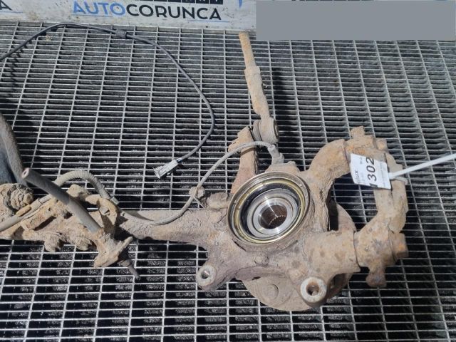 bontott TOYOTA HILUX Bal első Csonkállvány