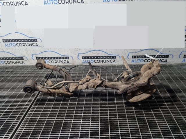 bontott TOYOTA HILUX Bal első Csonkállvány