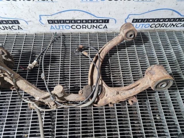 bontott TOYOTA HILUX Jobb első Csonkállvány