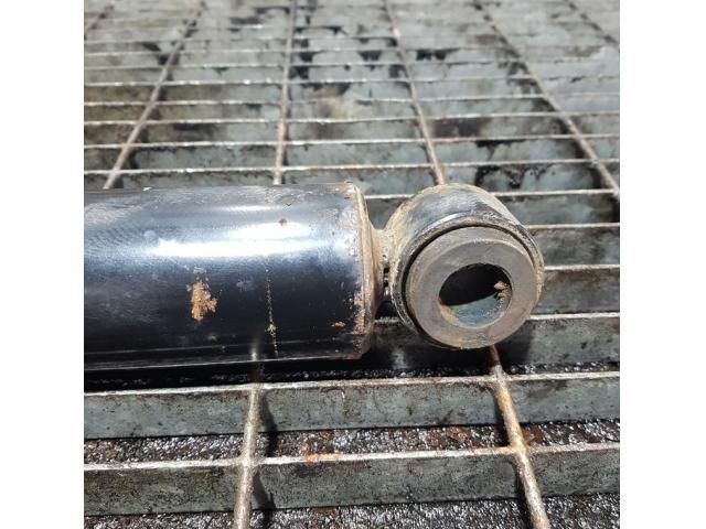 bontott TOYOTA HILUX Jobb hátsó Lengéscsillapító