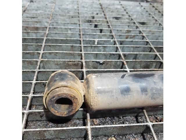 bontott TOYOTA HILUX Jobb hátsó Lengéscsillapító