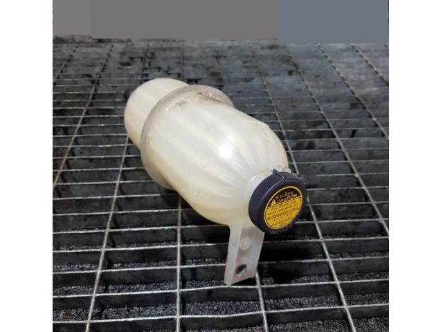 bontott TOYOTA HILUX Kiegyenlítő Tartály